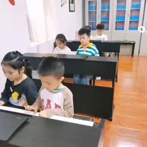 朗朗幼儿园中二班今日回顾