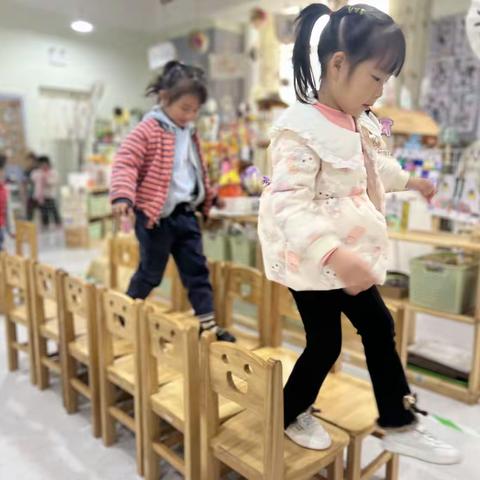 韶新幼儿园中一班活动记录—别出新“椅”