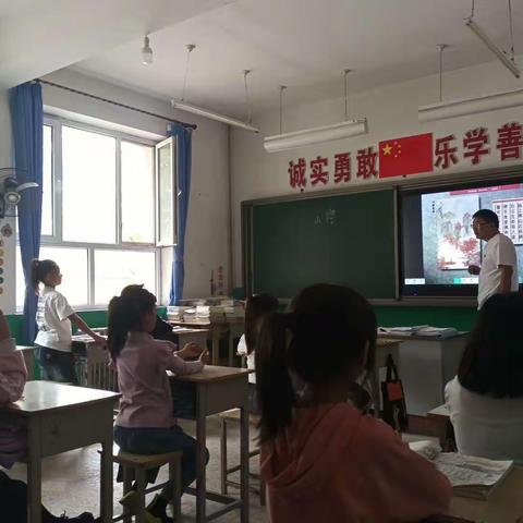 入校听课研教学，评课议课共成长——丁各庄小学语文听课教研活动