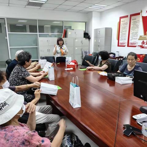 安全消费，金融与您干杯