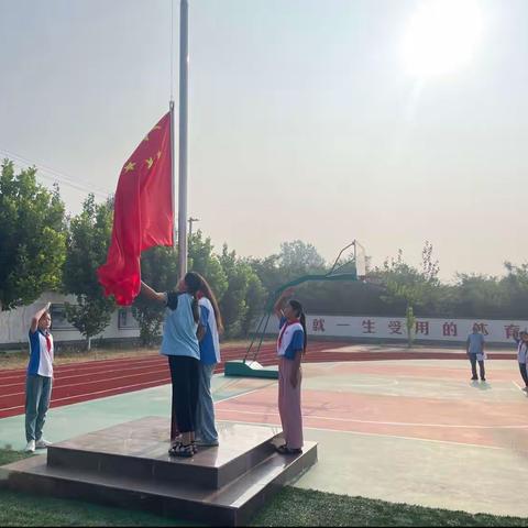 向国旗致敬 向梦想启航——邹城市城前镇岔河小学秋季开学升旗仪式