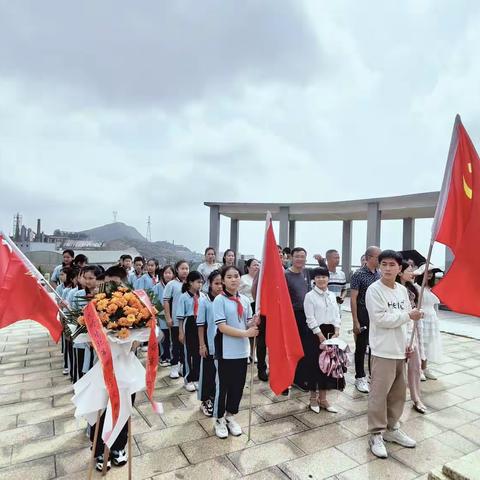 缅怀革命先烈    传承红色精神——冷水江市第四小学党支部“党建带队建，阳光促成长”主题教育实践活动