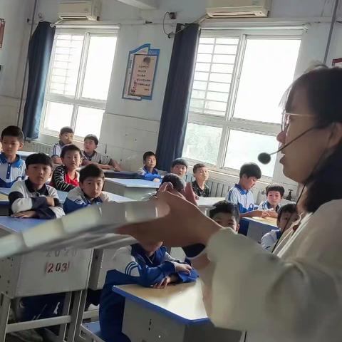 《育才小学》机器人编程社团第一周掠影