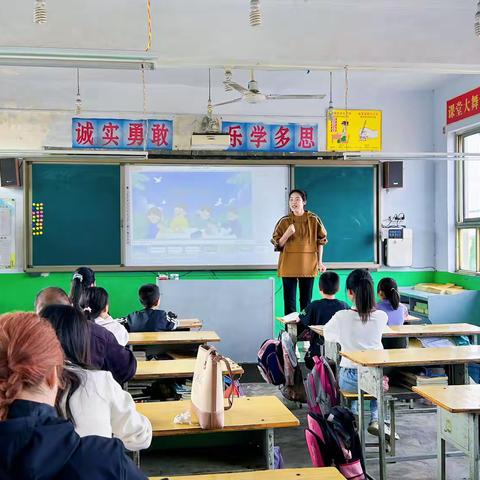 秋色宜人齐相聚，听课评课促成长！——姚村镇西张学区开展教师听评课活动