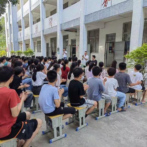 积跬步，越千里 ——记地都镇金都初级中学召开各年级学生会议