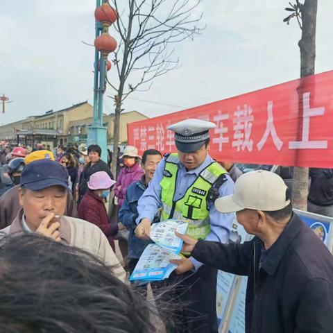 眉县交警开展“一盔一带”安全常在