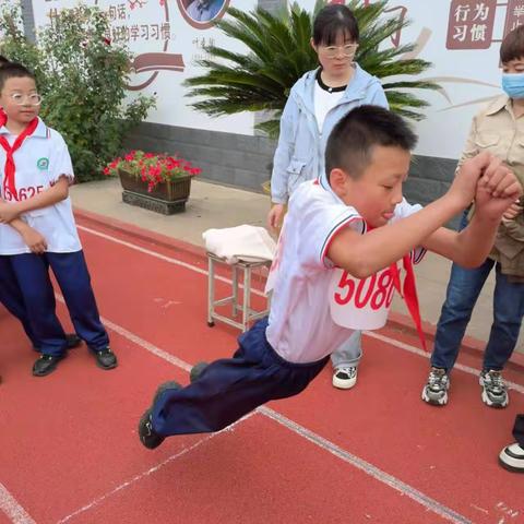 七一路小学五年级（8）班趣味运动会风采