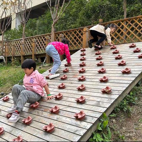 乐享童年 趣味攀爬 清镇市机关幼儿园中央公园园区大1班