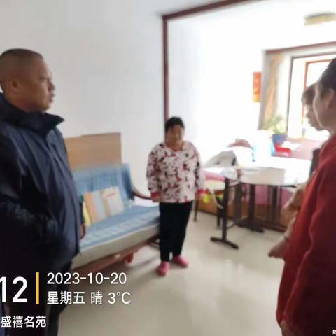 海伦市向阳街道安全社区联合海伦市水务局单位开展党员进社区帮扶困难家庭活动