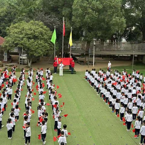 “国旗高高飘扬，祖国在我心中”——长沙市教育局幼儿园八方园庆国庆活动