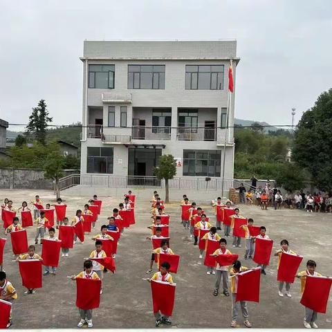 携手共进呵护成长——洪港镇车田小学召开全校家长会