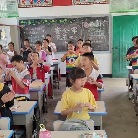 芒东镇那勐小学四年级（2）班送中秋节祝福