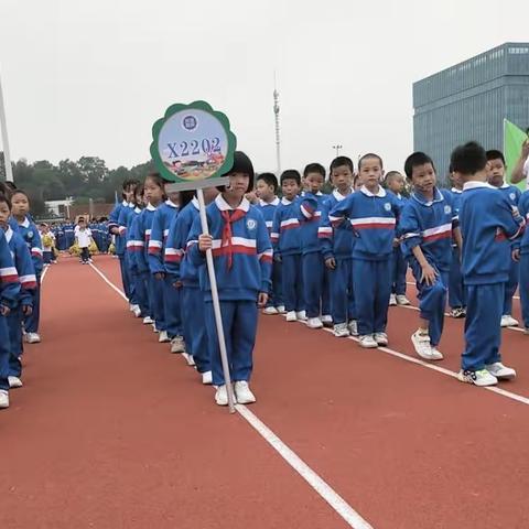 运动场上，展现风采！