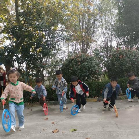 新东方幼儿园@大一班组☀️天气正好！出来玩儿！