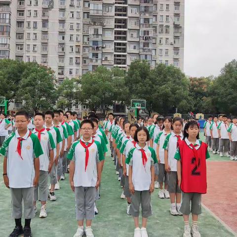 强体魄，修品格，铸国魂！——南湖中学702班行为规范教育