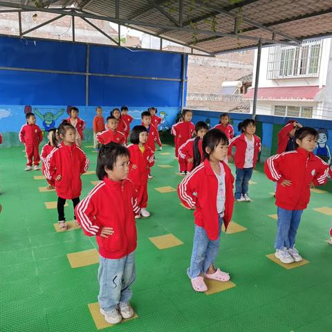 富庄幼儿园中小班舞蹈课学期展示