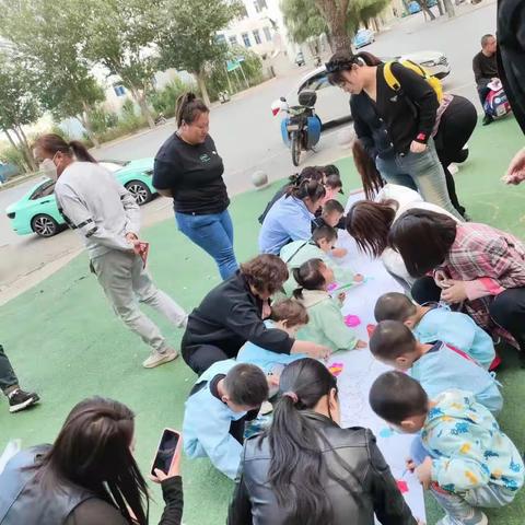 姬顺幼儿园《童心筑梦迎国庆，七彩画笔绘祖国》长卷绘画亲子活动