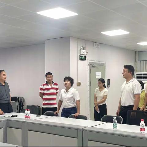 天涯区委副书记、区长陈潇到区联合指挥中心督导检查“双节”期间值班值守工作并慰问一线工作人员