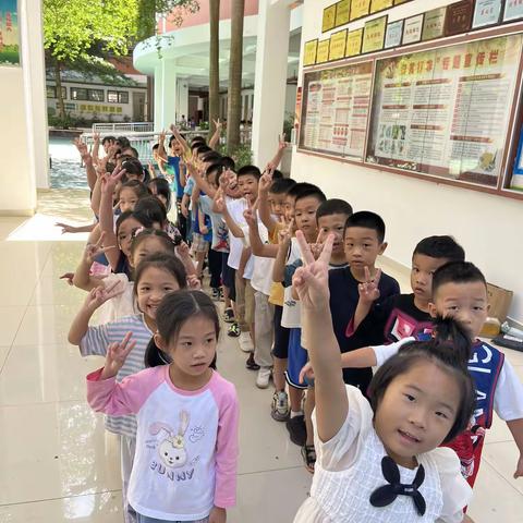 以“劳”树德，以“劳”育美