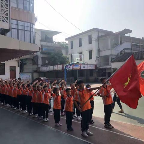 揭阳邱金元纪念小学师生参加了“揭阳市公祭烈士暨向榕江公园烈士纪念碑敬献花篮”活动。