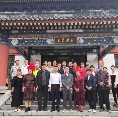 “关中河山百二，以终南为最胜；﻿ 终南千峰耸翠，以楼观为最佳。”