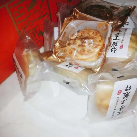 2021级九班同学家政服务进行中！！！恰逢中秋祝大家中秋节快乐 ！阖家欢乐，月圆人团圆，共享中秋月！