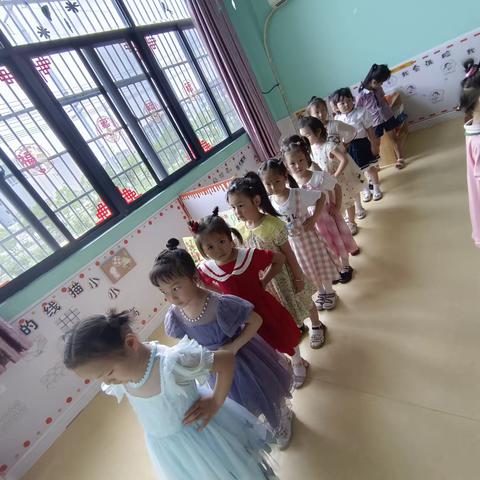 《收获快乐 见证成长》名人苑幼儿园中四班学期末成果汇报展示美篇