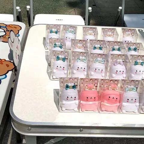 等驾坡街办鑫龙天然居小区有害垃圾兑换小礼品活动