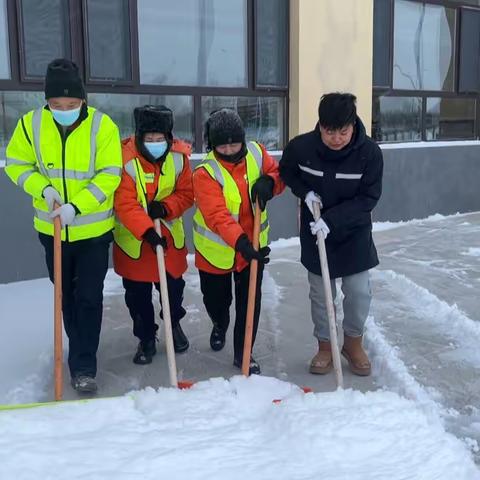 【新兴隆山服务区】以雪为令、雪下即动