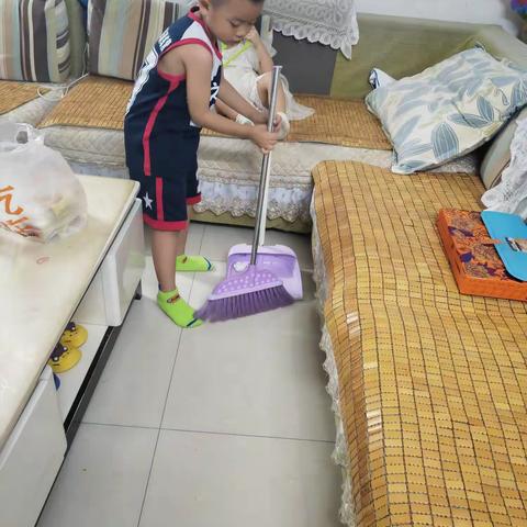 国庆节林梓淳居家五个一进行中