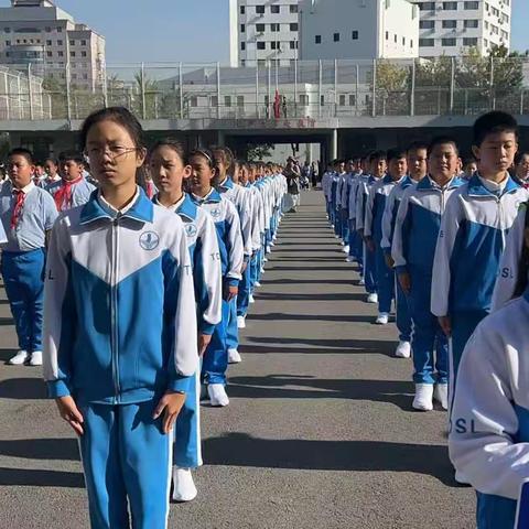 胜利小学五年三班队列英姿飒爽，为中秋国庆添彩！