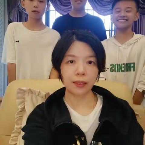 用心交流，用爱传递——记采访我们的班主任蔡老师