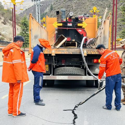 德格公路分局加快修复道路“伤口”，创群众“舒心”公路