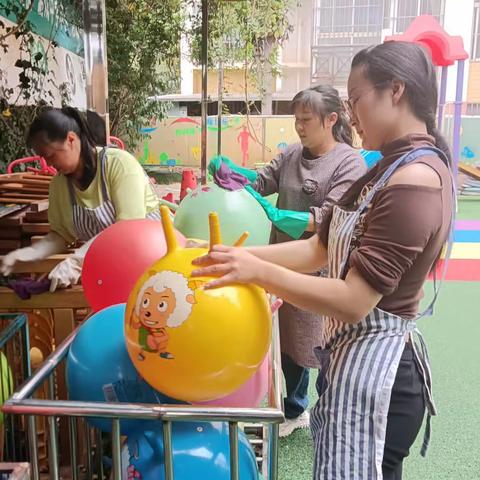 节后大扫除 用心护健康——曲靖市麒麟区第二幼儿园金湘园区开展十一小长假开学前大扫除