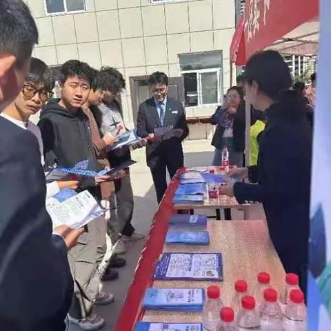 中国建设银行进校园开展反诈宣传活动