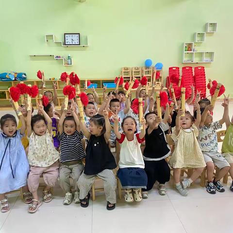 花开盛夏 收获成长——-幼儿园小一班期末汇报课（副本）