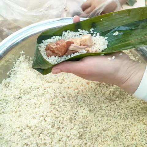 雁塔中心与社区联合开展“粽香飘爱意，浓情满社区”端午主题活动