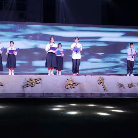 103班朗诵《雪落在中国的土地上》