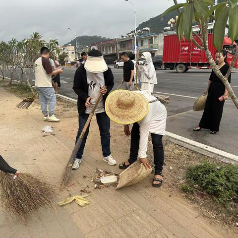 升昌村开展“端午节”搬家式卫生大扫除