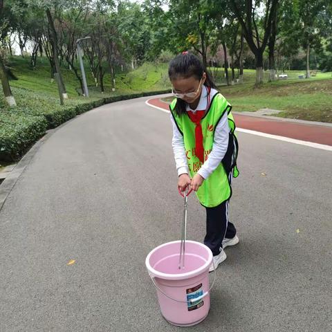 志愿者献礼祖国   腾芳少年在行动             ——乐行三班志愿者感悟