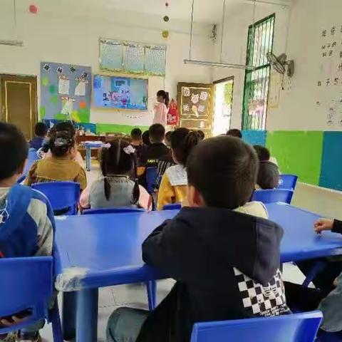 绿贝儿幼儿园防地震演练