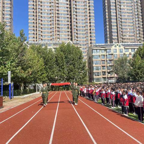 北环路小学“星星火炬，照我前行”建队日主题升旗仪式（副本）