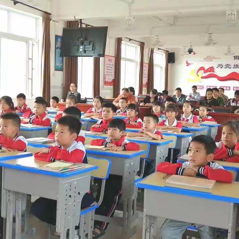 金秋十月天 教研谱新篇——《“双减”背景下农村小学语文读写一体化的课堂研究》课例研讨活动