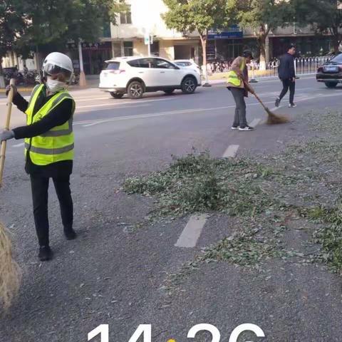 持续加强道路保洁力度 环卫工作不松懈进行中