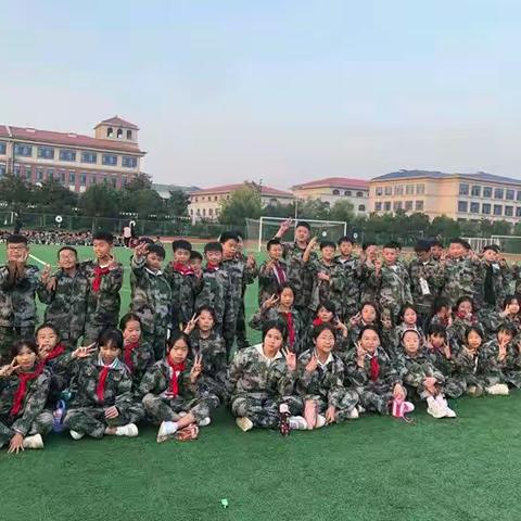 实践  体验   快乐   成长 ——记临沂双月湖小学五年级参加河东青少年活动基地实践活动