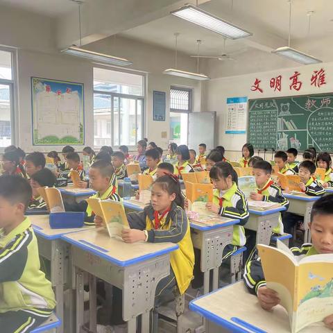 阅读永不止步——建宁县城关小学五年段九月份阅读活动