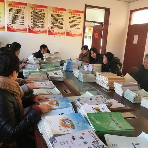 抓常规，促教学——定远寨镇中学教学常规检查