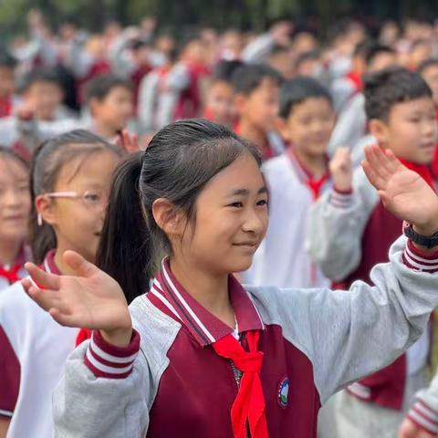 岁岁秋色热情浓——暨新风实验小学西南校区五年级师生安吉百草园秋日研学之旅。