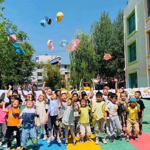 金色摇篮《童心飞扬，创意无限》幼儿画展开始啦！