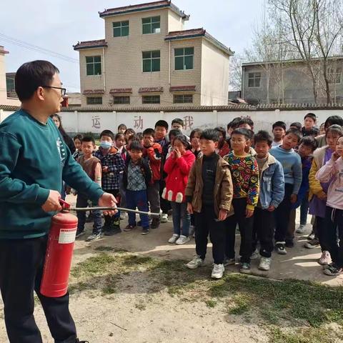 “确保师生安全、打造平安校园”——章化镇梅湾小学举行消防安全和防恐防暴演练